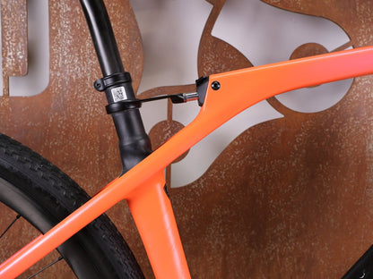 Gravel/Cyclocross von Specialized, SPECIALIZED DIVERGE STR PRO / SRAM FORCE ETAP AXS – X01 EAGLE AXS – GRÖSSE 56 – SATIN BLAZE / VIOLET GHOST PEARL FADE vor USEDBIKES - OB.DE Hintergrund