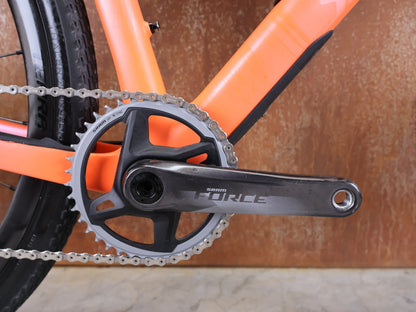 Gravel/Cyclocross von Specialized, SPECIALIZED DIVERGE STR PRO / SRAM FORCE ETAP AXS – X01 EAGLE AXS – GRÖSSE 56 – SATIN BLAZE / VIOLET GHOST PEARL FADE vor USEDBIKES - OB.DE Hintergrund