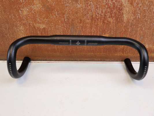 Lenker von Specialized, SPECIALIZED EXPERT ALLOY SHALLOW BEND RENNRADLENKER / 380MM / 31.8MM vor USEDBIKES-OB.DE Hintergrund