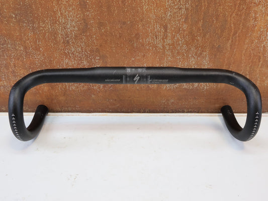 Lenker von Specialized, SPECIALIZED EXPERT ALLOY SHALLOW BEND RENNRADLENKER / 400MM / 31.8MM / SCHWARZ vor USEDBIKES-OB.DE Hintergrund