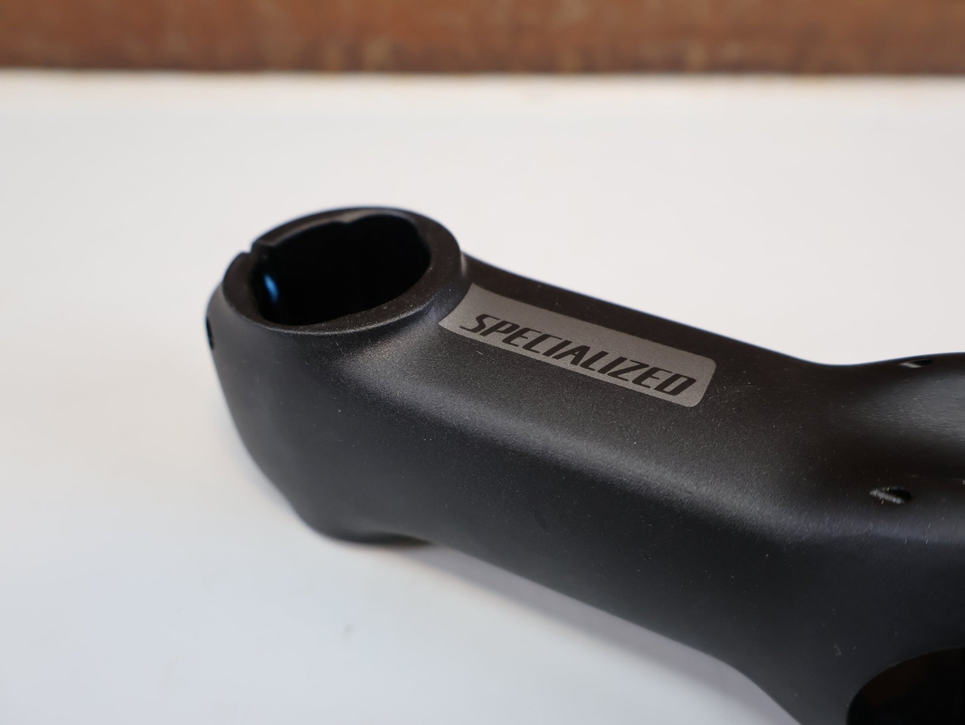 Vorbau von Specialized, SPECIALIZED FUTURE COMP VORBAU / 90 MM / 6° / FUTURE SHOCK vor USEDBIKES-OB.DE Hintergrund