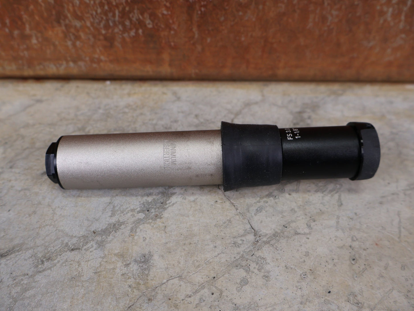 Zubehör von Specialized, SPECIALIZED FUTURE SHOCK 3.3 / 20 MM FEDERWEG – HYDRAULISCHE DRUCKSTUFE – TUNEBAR vor USEDBIKES - OB.DE Hintergrund