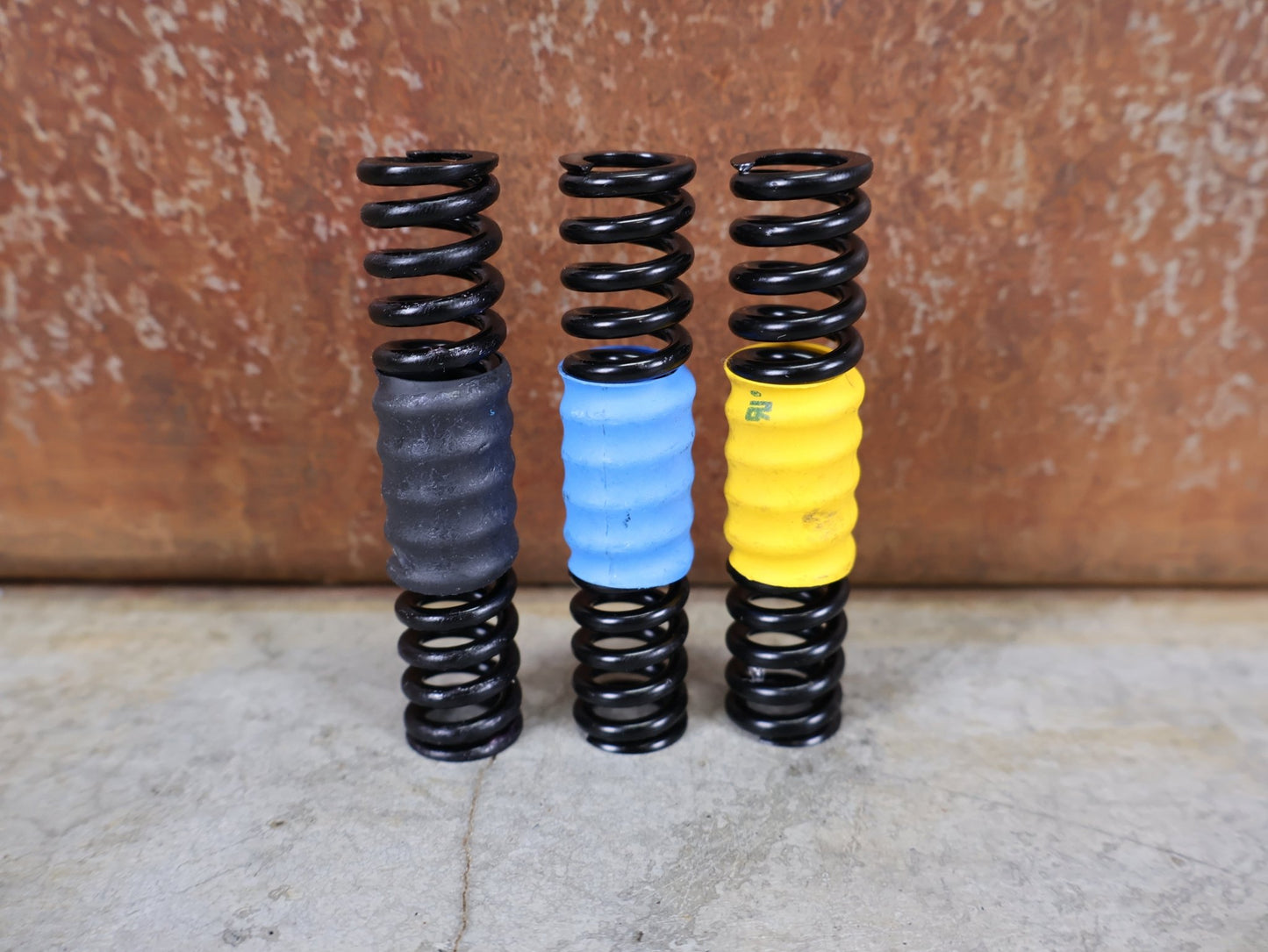 Zubehör von Specialized, SPECIALIZED FUTURE SHOCK 3.3 / 20 MM FEDERWEG – HYDRAULISCHE DRUCKSTUFE – TUNEBAR vor USEDBIKES - OB.DE Hintergrund