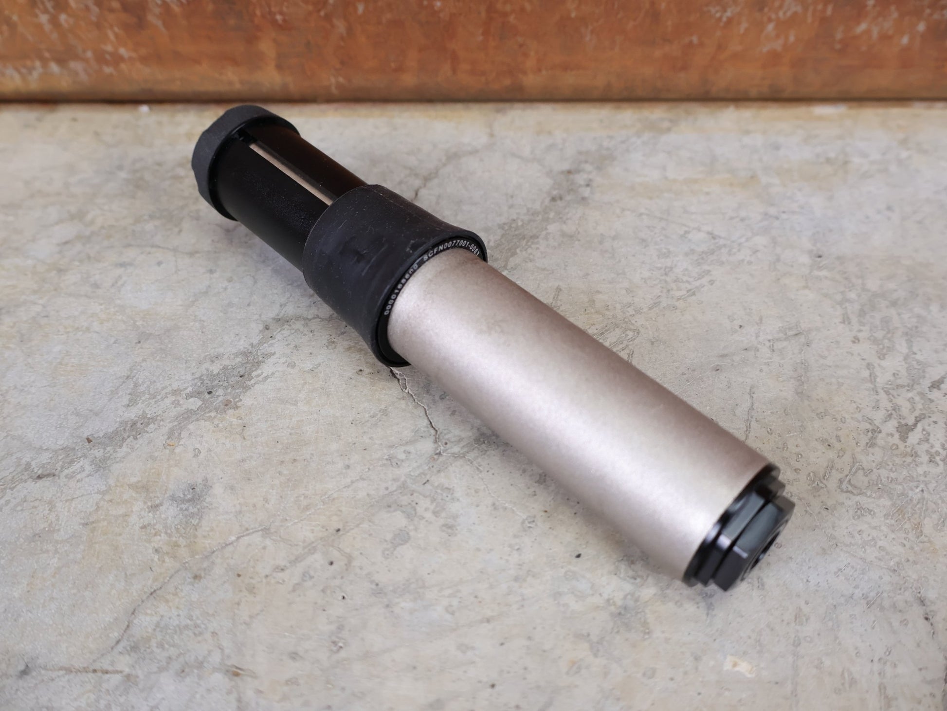 Zubehör von Specialized, SPECIALIZED FUTURE SHOCK 3.3 / 20 MM FEDERWEG – HYDRAULISCHE DRUCKSTUFE – TUNEBAR vor USEDBIKES - OB.DE Hintergrund