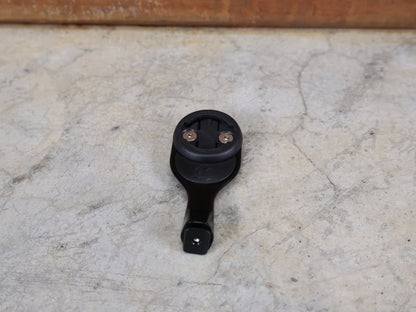 Computerhalterung von Specialized, SPECIALIZED GPS HALTERUNG – TARMAC SL8/SL7/SL6 / AETHOS / VENGE / ROUBAIX – ALUMINIUM – BLACK vor USEDBIKES - OB.DE Hintergrund