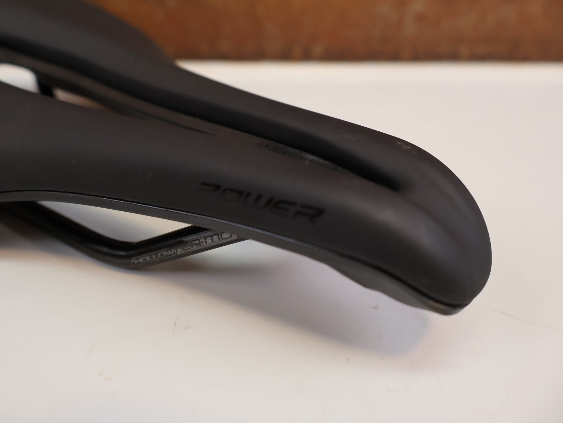 Sattel von Specialized, SPECIALIZED POWER COMP SATTEL / 155 MM / BODY GEOMETRY / CR-MO vor USEDBIKES-OB.DE Hintergrund