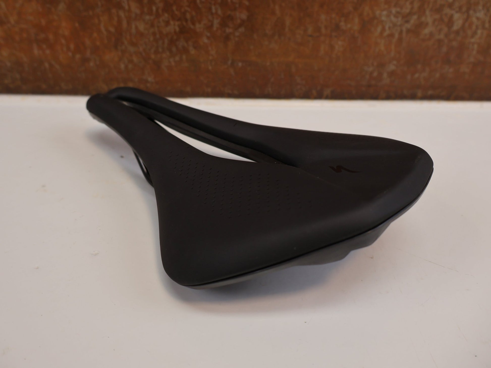 Sattel von Specialized, SPECIALIZED POWER COMP SATTEL / 155 MM / BODY GEOMETRY / CR-MO vor USEDBIKES-OB.DE Hintergrund