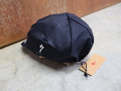 Caps - BOH von Specialized, SPECIALIZED RED BULL - BORA HANSGROHE CYCLING CAP / MÜTZE vor USEDBIKES - OB.DE Hintergrund