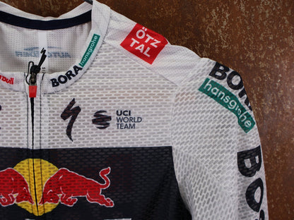 Kurzarm Trikot - BOH von Specialized, SPECIALIZED RED BULL - BORA HANSGROHE LIGHTWEIGHT JERSEY SS / KURZARM TRIKOT vor USEDBIKES - OB.DE Hintergrund