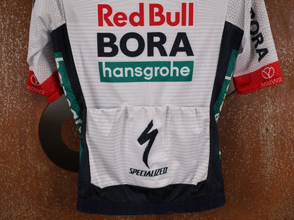 Kurzarm Trikot - BOH von Specialized, SPECIALIZED RED BULL - BORA HANSGROHE LIGHTWEIGHT JERSEY SS / KURZARM TRIKOT vor USEDBIKES - OB.DE Hintergrund