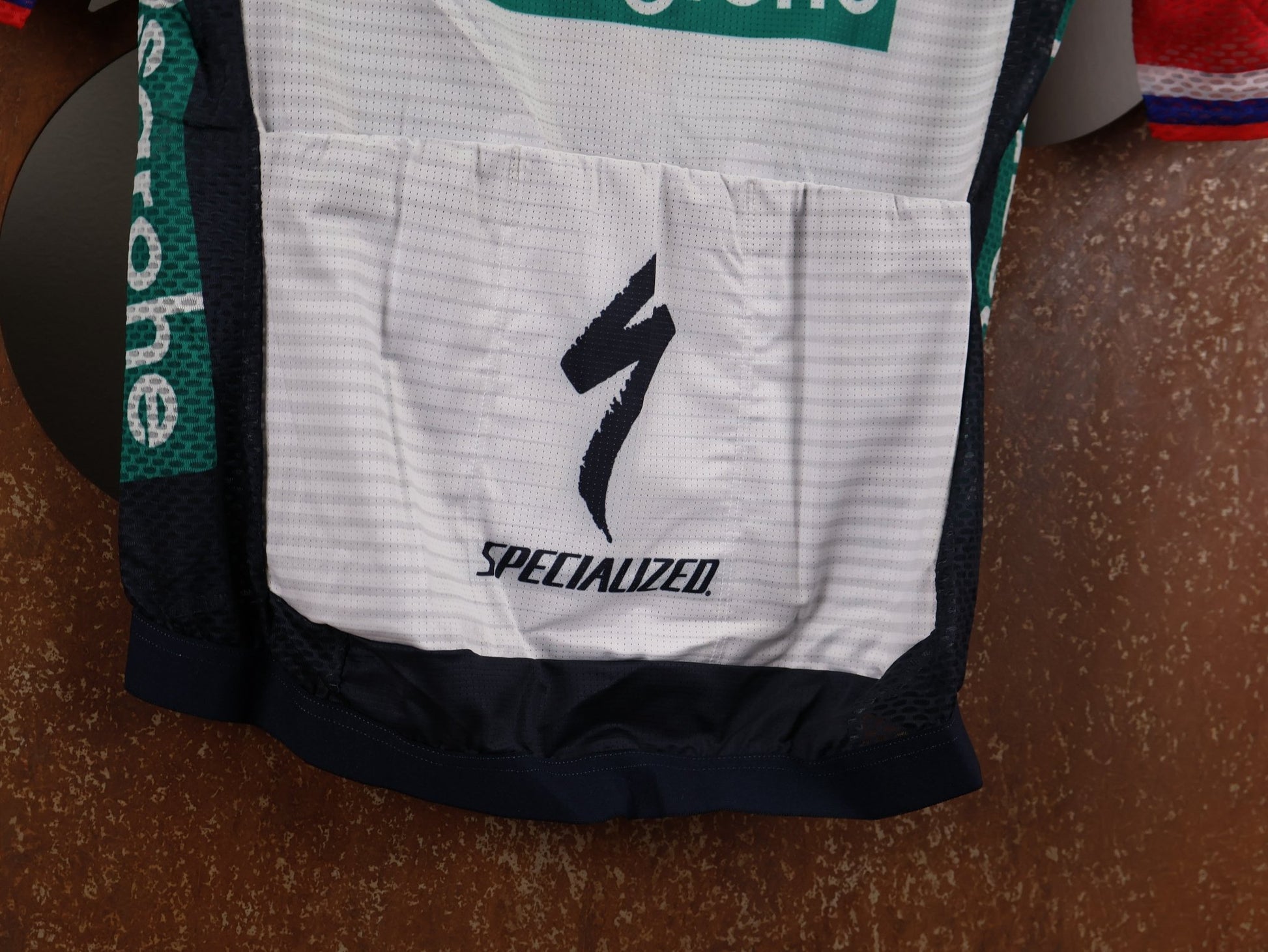 Kurzarm Trikot - BOH von Specialized, SPECIALIZED RED BULL - BORA HANSGROHE LIGHTWEIGHT JERSEY SS ROGLIČ / KURZARM TRIKOT vor USEDBIKES - OB.DE Hintergrund