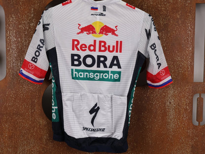 Kurzarm Trikot - BOH von Specialized, SPECIALIZED RED BULL - BORA HANSGROHE LIGHTWEIGHT JERSEY SS ROGLIČ / KURZARM TRIKOT vor USEDBIKES - OB.DE Hintergrund