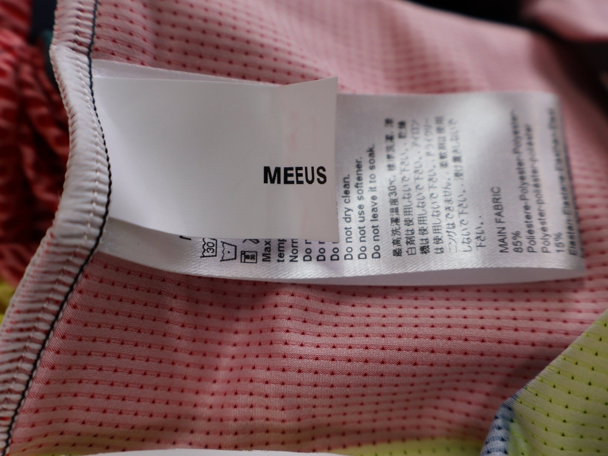 Anzug - BOH von Specialized, SPECIALIZED RED BULL - BORA HANSGROHE LIGHTWEIGHT SKIN SUIT SS BELGIUM CHAMP / EINTEILER KURZ vor USEDBIKES - OB.DE Hintergrund