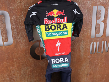 Anzug - BOH von Specialized, SPECIALIZED RED BULL - BORA HANSGROHE LIGHTWEIGHT SKIN SUIT SS BELGIUM CHAMP / EINTEILER KURZ vor USEDBIKES - OB.DE Hintergrund