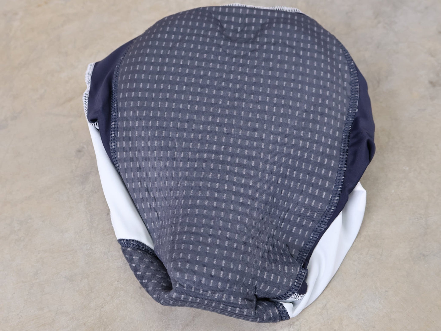 Anzug - BOH von Specialized, SPECIALIZED RED BULL - BORA HANSGROHE LIGHTWEIGHT SKIN SUIT SS BELGIUM CHAMP / EINTEILER KURZ vor USEDBIKES - OB.DE Hintergrund