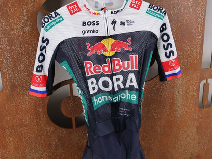 Anzug - BOH von Specialized, SPECIALIZED RED BULL - BORA HANSGROHE LIGHTWEIGHT SKIN SUIT SS ROGLIČ / EINTEILER KURZ vor USEDBIKES - OB.DE Hintergrund