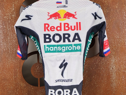 Anzug - BOH von Specialized, SPECIALIZED RED BULL - BORA HANSGROHE LIGHTWEIGHT SKIN SUIT SS ROGLIČ / EINTEILER KURZ vor USEDBIKES - OB.DE Hintergrund