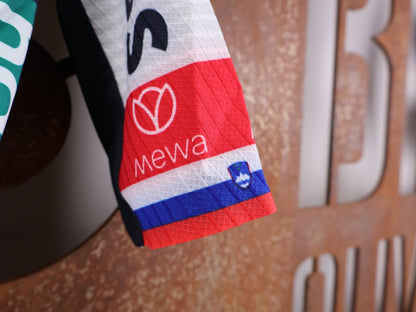 Kurzarm Trikot - BOH von Specialized, SPECIALIZED RED BULL - BORA HANSGROHE RACE JERSEY SS ROGLIČ / KURZARM TRIKOT vor USEDBIKES - OB.DE Hintergrund