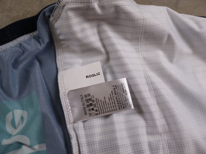 Kurzarm Trikot - BOH von Specialized, SPECIALIZED RED BULL - BORA HANSGROHE RACE JERSEY SS ROGLIČ / KURZARM TRIKOT vor USEDBIKES - OB.DE Hintergrund