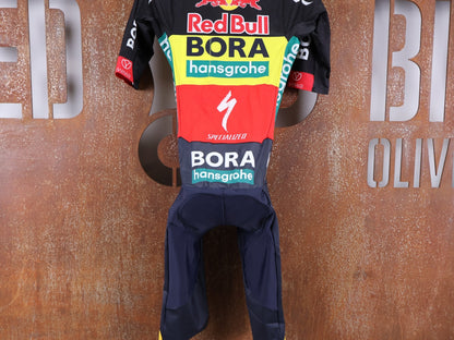 Anzug - BOH von Specialized, SPECIALIZED RED BULL - BORA HANSGROHE ROAD SKIN SUIT SS BELGIUM CHAMP / EINTEILER KURZ vor USEDBIKES - OB.DE Hintergrund