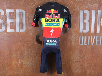Anzug - BOH von Specialized, SPECIALIZED RED BULL - BORA HANSGROHE ROAD SKIN SUIT SS BELGIUM CHAMP / EINTEILER KURZ vor USEDBIKES - OB.DE Hintergrund