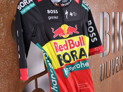 Anzug - BOH von Specialized, SPECIALIZED RED BULL - BORA HANSGROHE ROAD SKIN SUIT SS BELGIUM CHAMP / EINTEILER KURZ vor USEDBIKES - OB.DE Hintergrund