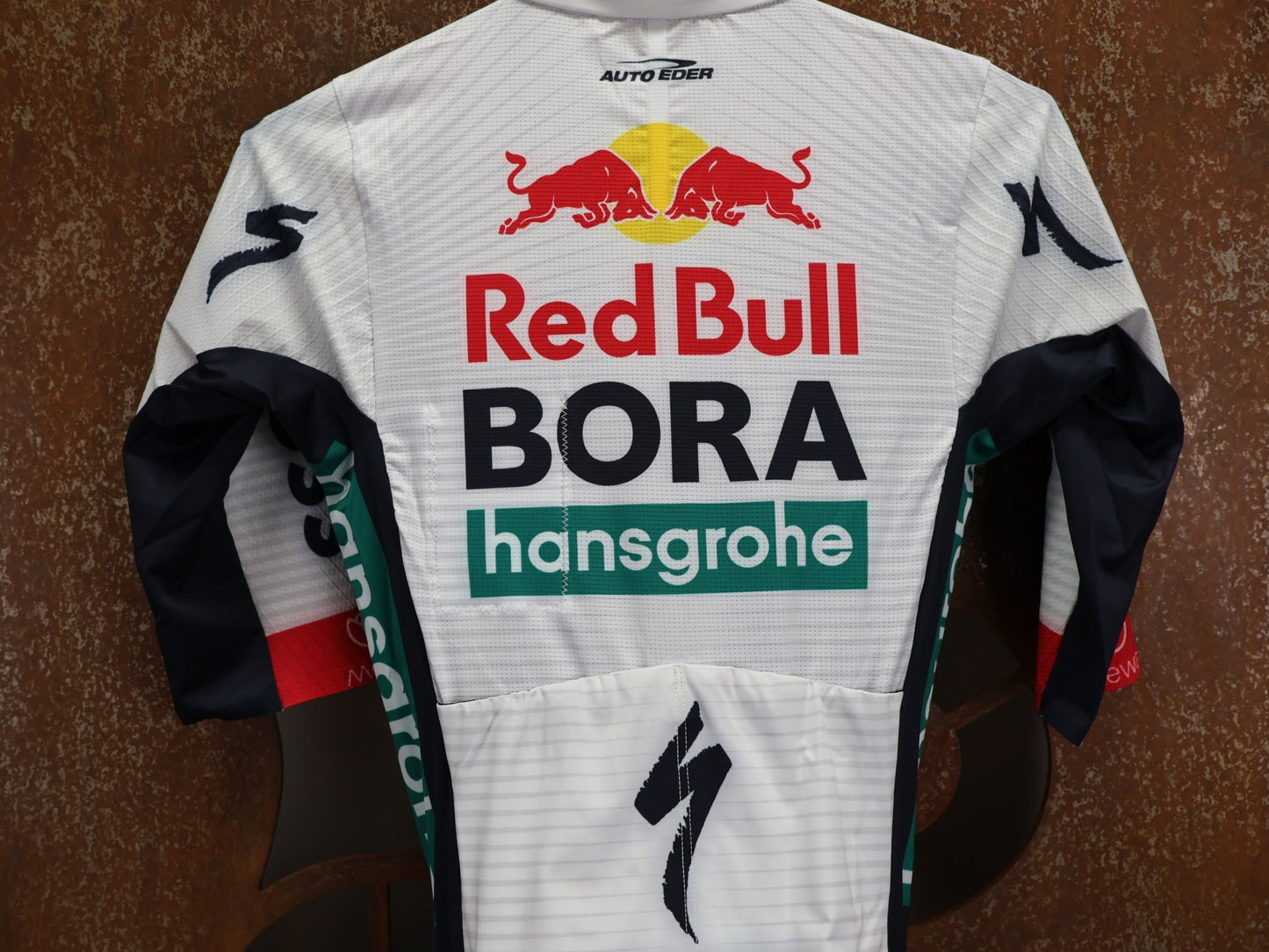 Anzug - BOH von Specialized, SPECIALIZED RED BULL - BORA HANSGROHE ROAD SKIN SUIT SS / EINTEILER KURZ vor USEDBIKES - OB.DE Hintergrund