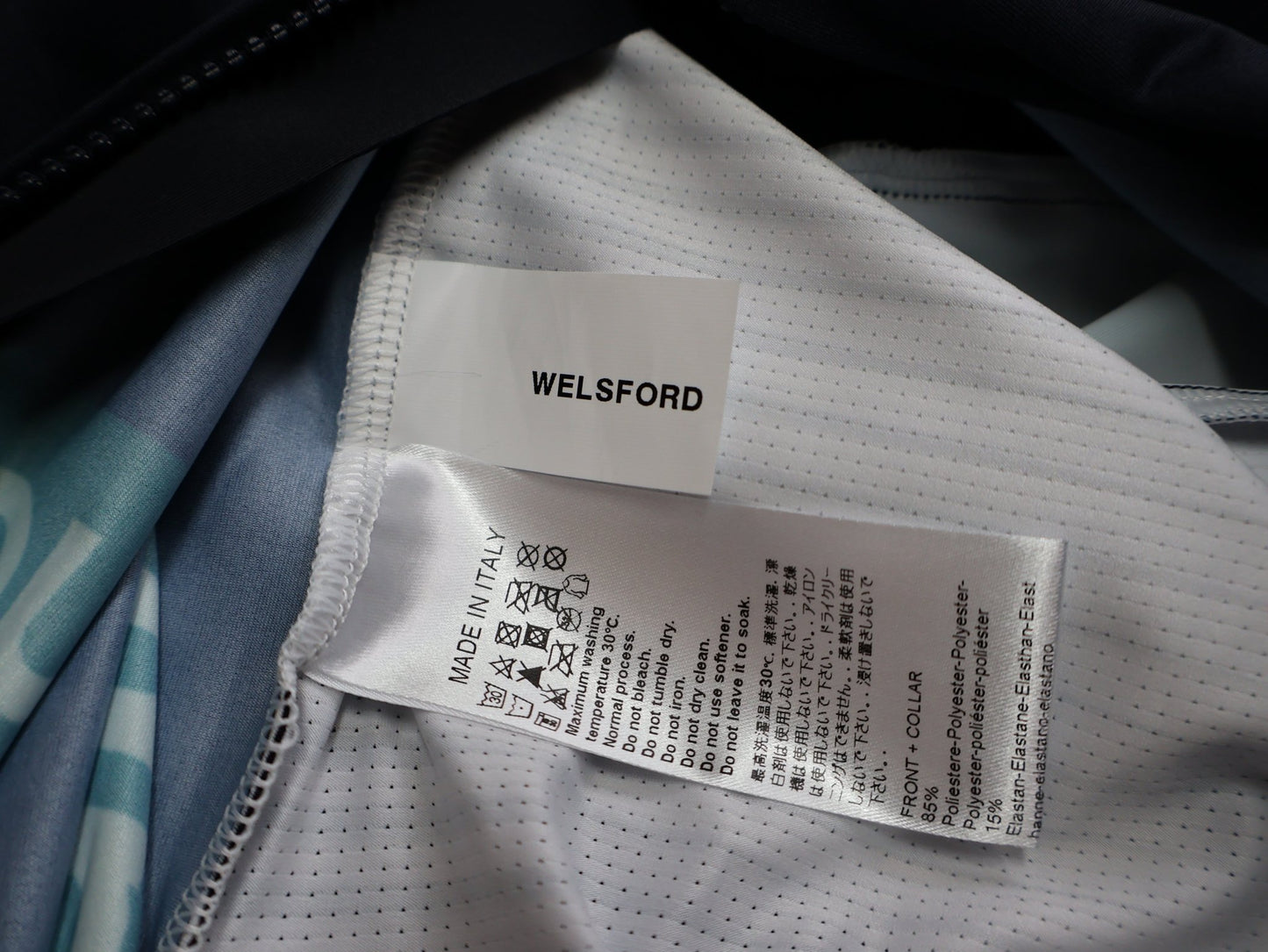 Anzug - BOH von Specialized, SPECIALIZED RED BULL - BORA HANSGROHE ROAD SKIN SUIT SS / EINTEILER KURZ vor USEDBIKES - OB.DE Hintergrund