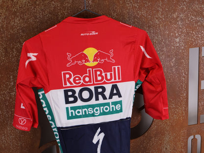 Anzug - BOH von Specialized, SPECIALIZED RED BULL - BORA HANSGROHE ROAD SKIN SUIT SS / NETHERLANDS CHAMPION vor USEDBIKES - OB.DE Hintergrund