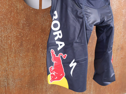 Anzug - BOH von Specialized, SPECIALIZED RED BULL - BORA HANSGROHE ROAD SKIN SUIT SS / NETHERLANDS CHAMPION vor USEDBIKES - OB.DE Hintergrund