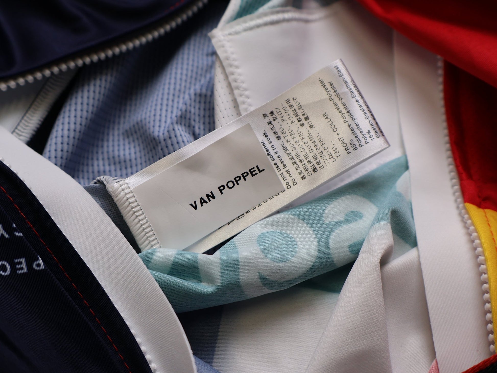 Anzug - BOH von Specialized, SPECIALIZED RED BULL - BORA HANSGROHE ROAD SKIN SUIT SS / NETHERLANDS CHAMPION vor USEDBIKES - OB.DE Hintergrund