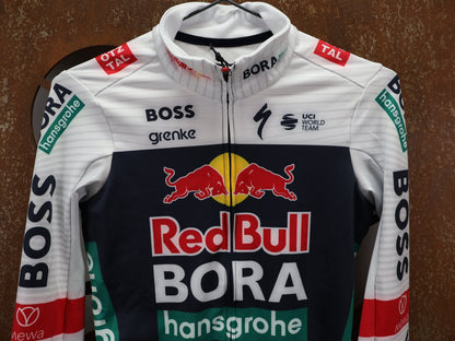 Langarm Trikot - BOH von Specialized, SPECIALIZED RED BULL - BORA HANSGROHE THERMAL JERSEY LS / LANGARM TRIKOT vor USEDBIKES - OB.DE Hintergrund