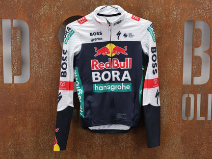 Langarm Trikot - BOH von Specialized, SPECIALIZED RED BULL - BORA HANSGROHE THERMAL JERSEY LS / LANGARM TRIKOT vor USEDBIKES - OB.DE Hintergrund