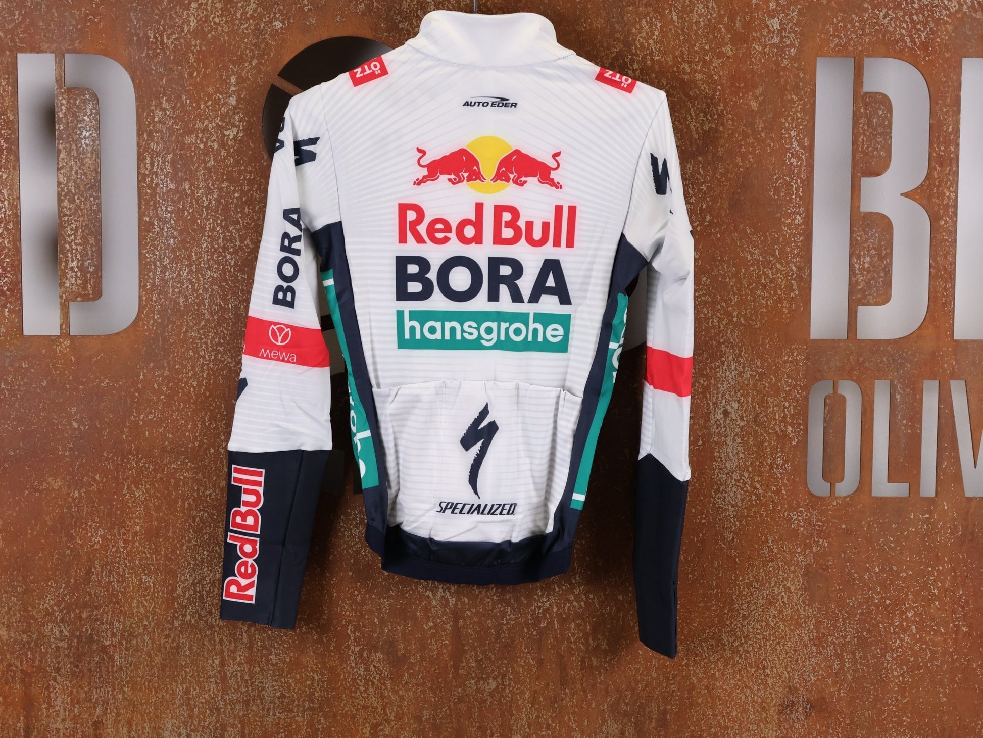 Langarm Trikot - BOH von Specialized, SPECIALIZED RED BULL - BORA HANSGROHE THERMAL JERSEY LS / LANGARM TRIKOT U23 vor USEDBIKES - OB.DE Hintergrund