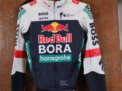 Langarm Trikot - BOH von Specialized, SPECIALIZED RED BULL - BORA HANSGROHE THERMAL JERSEY LS / LANGARM TRIKOT U23 vor USEDBIKES - OB.DE Hintergrund