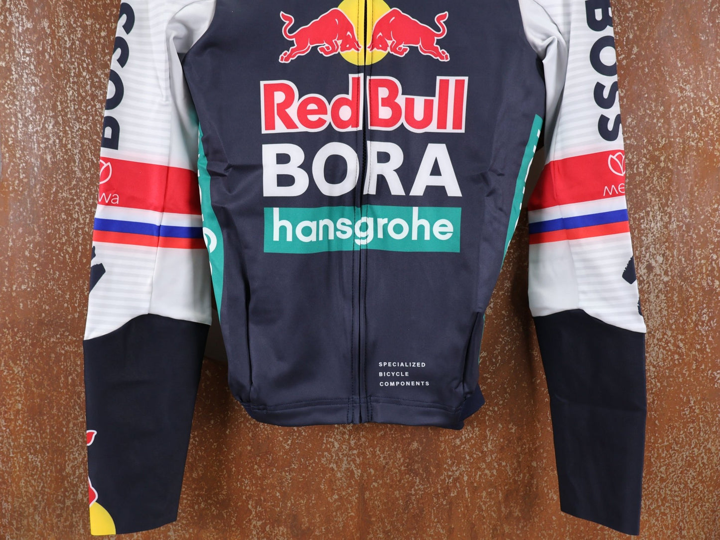 Langarm Trikot - BOH von Specialized, SPECIALIZED RED BULL - BORA HANSGROHE THERMAL JERSEY LS ROGLIČ / LANGARM TRIKOT vor USEDBIKES - OB.DE Hintergrund