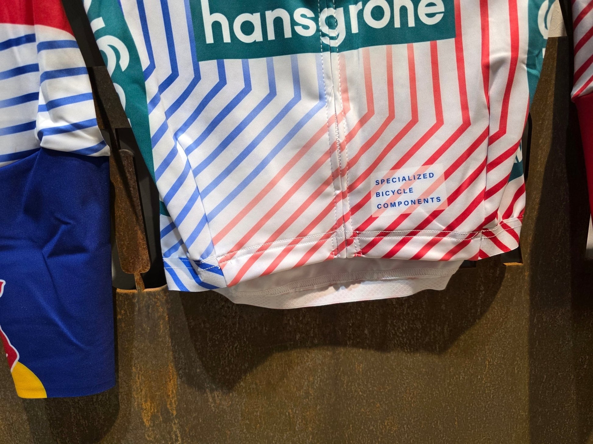Langarm Trikot - BOH von Specialized, SPECIALIZED RED BULL - BORA HANSGROHE THERMAL JERSEY LS TDF / LANGARM TRIKOT vor USEDBIKES - OB.DE Hintergrund