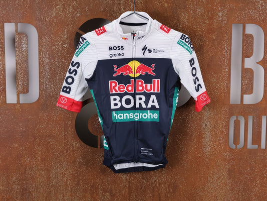 Langarm Trikot - BOH von Specialized, SPECIALIZED RED BULL - BORA HANSGROHE THERMAL JERSEY SS / KURZARM TRIKOT U23 vor USEDBIKES - OB.DE Hintergrund