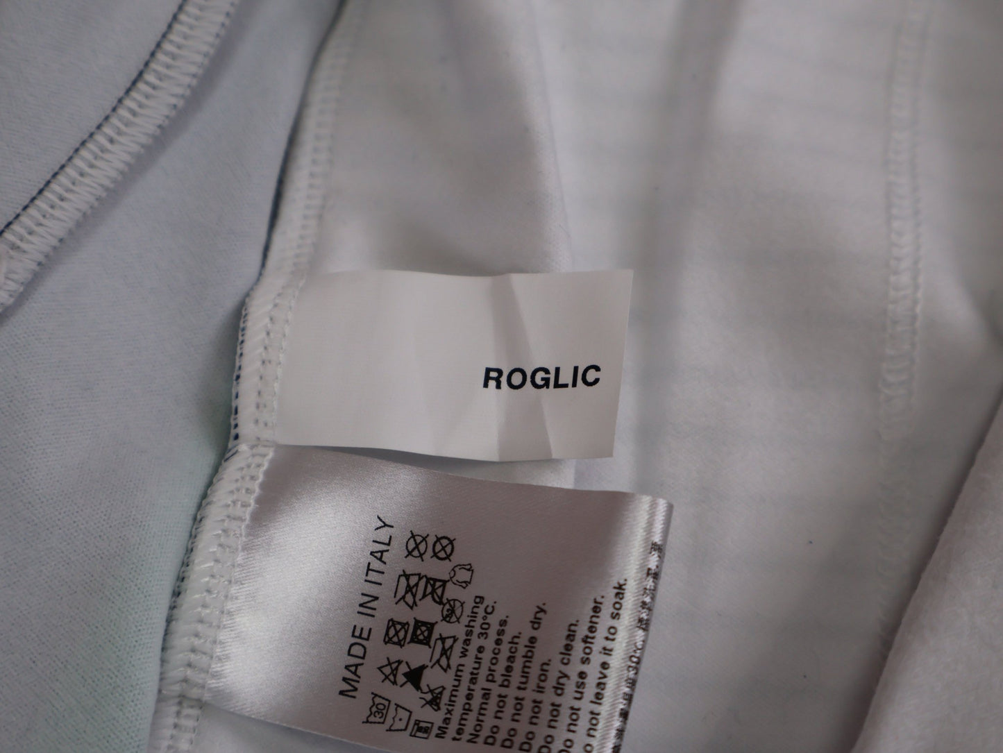 Langarm Trikot - BOH von Specialized, SPECIALIZED RED BULL - BORA HANSGROHE THERMAL JERSEY SS ROGLIČ / KURZARM TRIKOT vor USEDBIKES - OB.DE Hintergrund