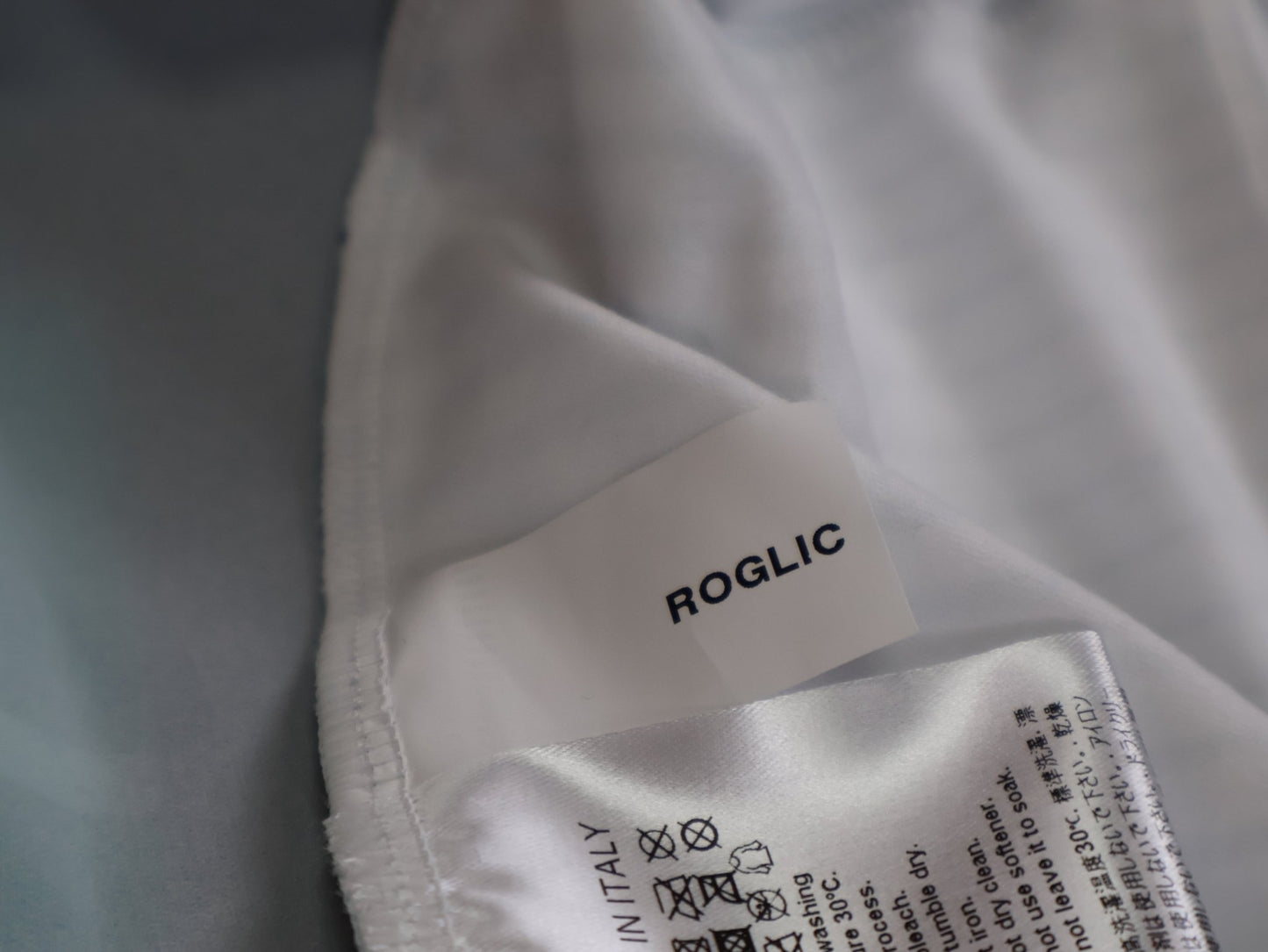 Westen - BOH von Specialized, SPECIALIZED RED BULL - BORA HANSGROHE THERMAL VEST ROGLIČ / WESTE vor USEDBIKES - OB.DE Hintergrund