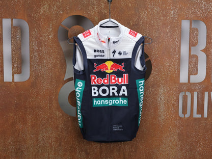 Westen - BOH von Specialized, SPECIALIZED RED BULL - BORA HANSGROHE THERMAL VEST / WESTE vor USEDBIKES - OB.DE Hintergrund