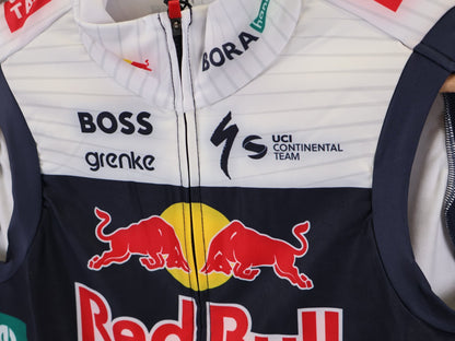 Westen - BOH von Specialized, SPECIALIZED RED BULL - BORA HANSGROHE THERMAL VEST / WESTE U23 vor USEDBIKES - OB.DE Hintergrund