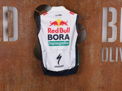 Westen - BOH von Specialized, SPECIALIZED RED BULL - BORA HANSGROHE THERMAL VEST / WESTE U23 vor USEDBIKES - OB.DE Hintergrund