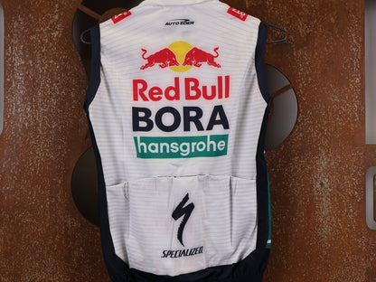 Westen - BOH von Specialized, SPECIALIZED RED BULL - BORA HANSGROHE THERMAL VEST / WESTE U23 vor USEDBIKES - OB.DE Hintergrund