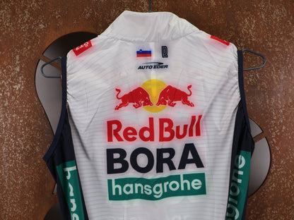 Westen - BOH von Specialized, SPECIALIZED RED BULL - BORA HANSGROHE WIND VEST ROGLIČ / WESTE vor USEDBIKES - OB.DE Hintergrund