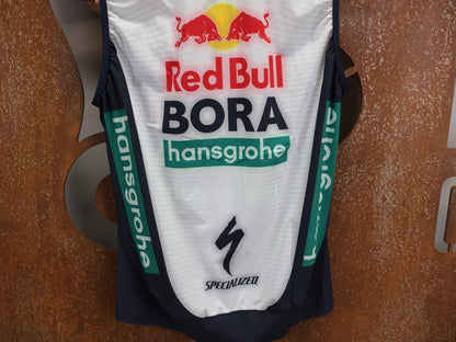 Westen - BOH von Specialized, SPECIALIZED RED BULL - BORA HANSGROHE WIND VEST / WESTE vor USEDBIKES - OB.DE Hintergrund