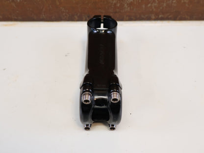 Vorbau von Specialized, SPECIALIZED ROVAL ALPINIST VORBAU / 90 MM / +/-12° FLIPFLOP / TITANSCHRAUBEN vor USEDBIKES-OB.DE Hintergrund