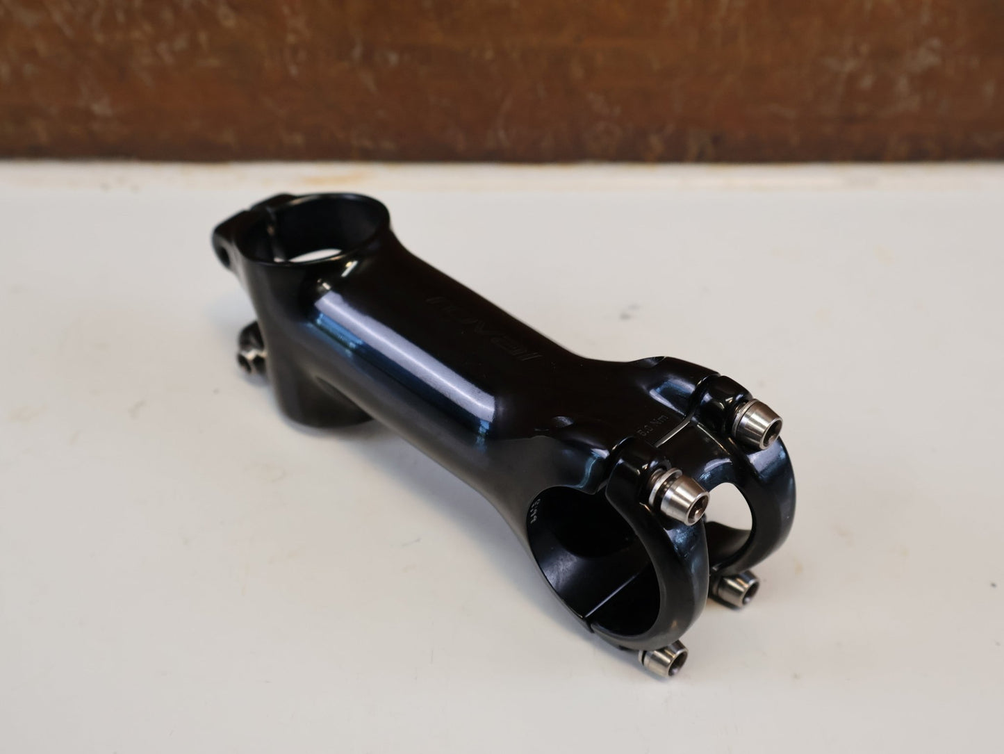 Vorbau von Specialized, SPECIALIZED ROVAL ALPINIST VORBAU / 90 MM / +/-12° FLIPFLOP / TITANSCHRAUBEN vor USEDBIKES-OB.DE Hintergrund