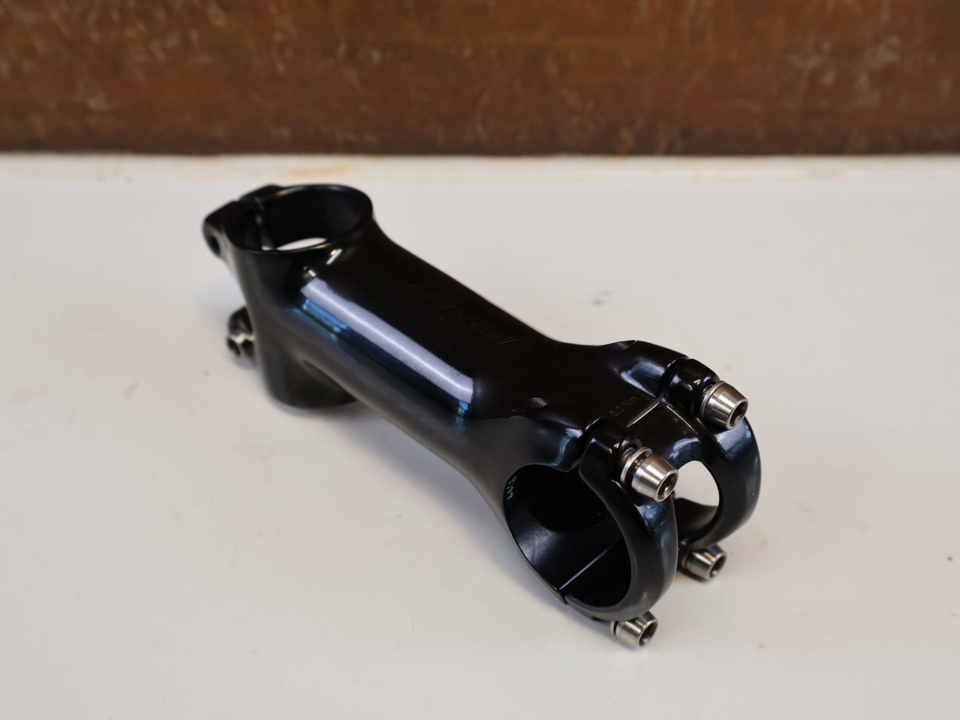 Vorbau von Specialized, SPECIALIZED ROVAL ALPINIST VORBAU / 90 MM / +/-12° FLIPFLOP / TITANSCHRAUBEN vor USEDBIKES-OB.DE Hintergrund