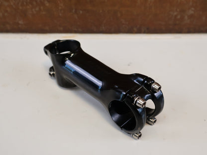 Vorbau von Specialized, SPECIALIZED ROVAL ALPINIST VORBAU / 90 MM / +/-12° FLIPFLOP / TITANSCHRAUBEN vor USEDBIKES-OB.DE Hintergrund